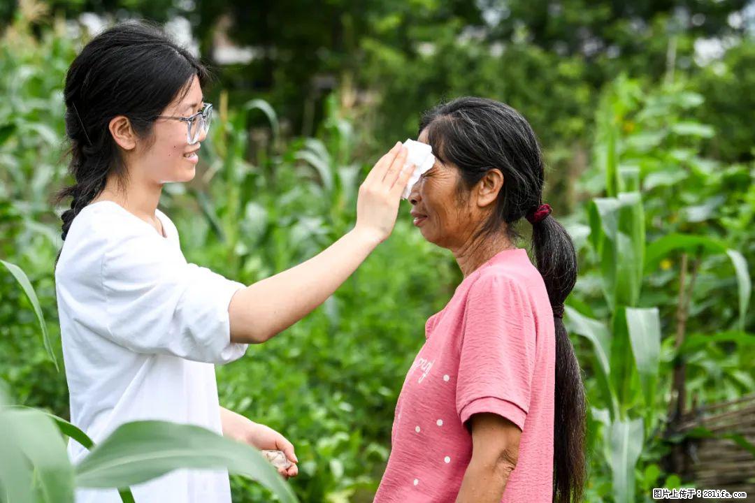 全网追的“扁担女孩”,找了一份暑假工,时薪12元 - 白银生活资讯 - 白银28生活网 by.28life.com